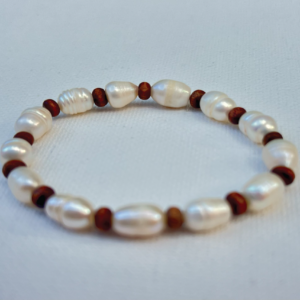 Small pearl beaded bracelet with brown divider beads